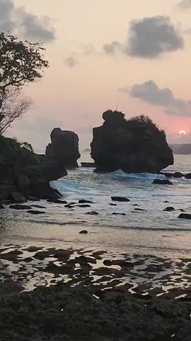 Sunset terindah dipantai gunung kombang#wisata malang#pantai #beach #pantai indonesia#sunset #