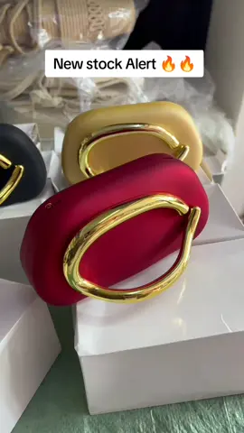 Trendy clutch bags🔥🔥 Available in black,red and gold. Which one is your fave?👜 #smallbusinessowner #mombasatiktokers #tiktokkenya🇰🇪 #fyp #trendybags 
