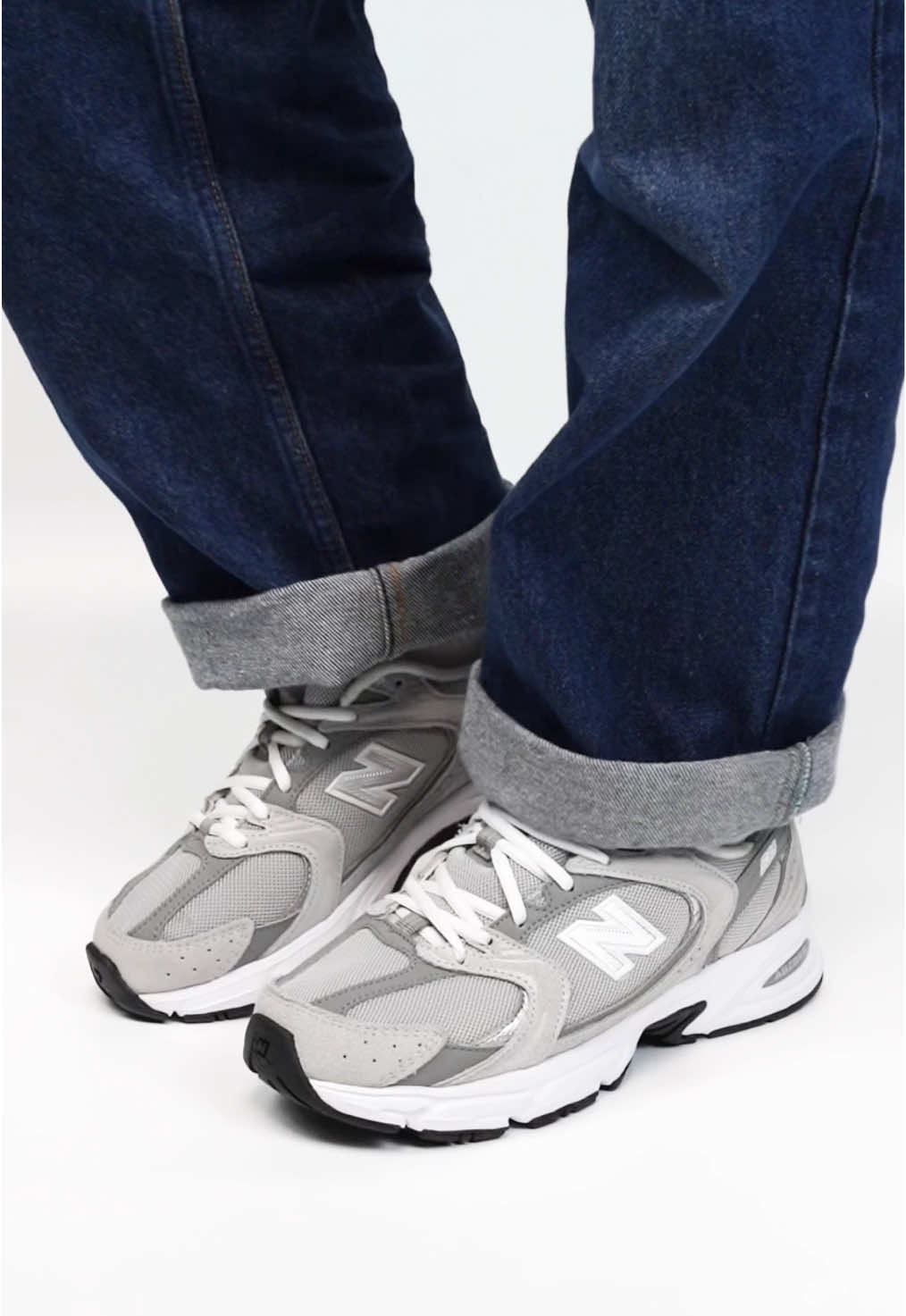 Bring classic vibes to your everyday look with the New Balance 530 Grey Silver. 👟✨ Stylish, comfortable, and perfect for any outfit—these kicks are made to stand out. Who’s ready to elevate their sneaker game? #newbalance530 #greysilver#sneakerheadd#streetstylee #rightkicks 