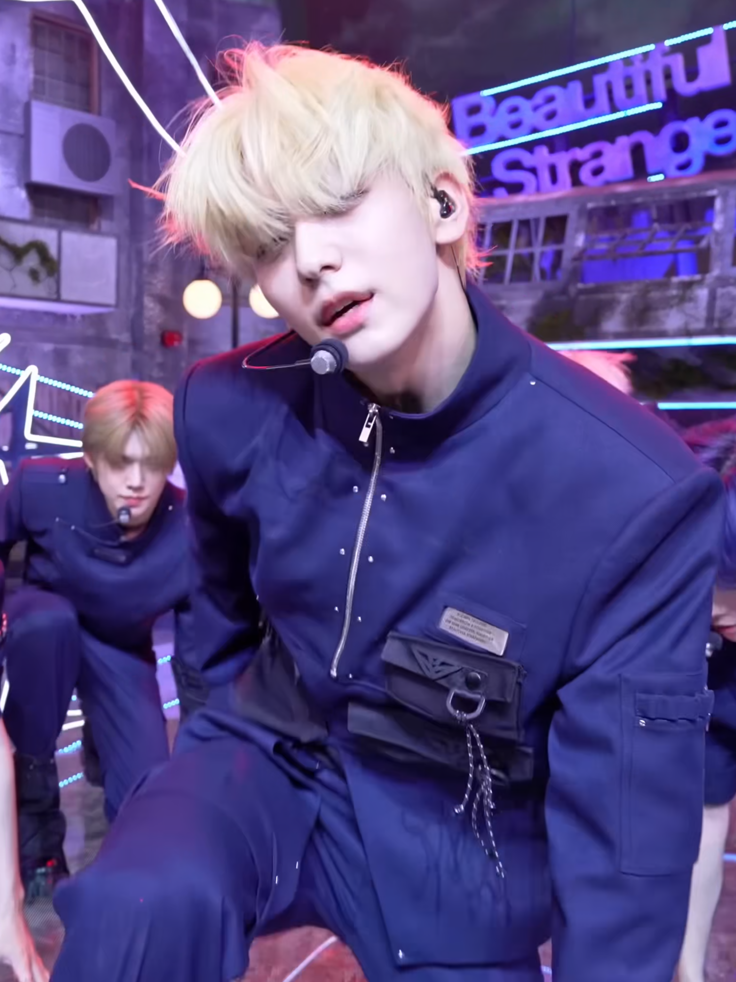 TXT (투모로우바이투게더) - Beautiful Strangers | One Take Stage | 250725 #TXT #투모로우바이투게더 #BeautifulStrangers #okchoom3r #kpop #viral #fyp #foryou #foryoupage #kpopfyp