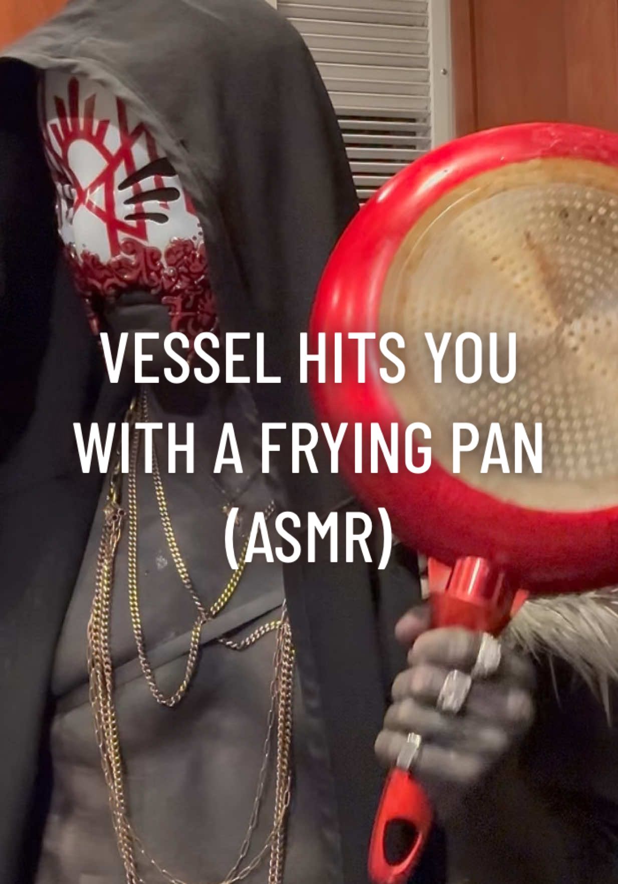 Vessel hits you with a frying pan ASMR Disclaimer: Not a real frying pan #sleeptoken #funny #meme #funnyvideo #vessel #vesselcosplay #fryingpan #cooking #sleeptokencosplay #vesselcosplayer #worship #gethsemane #BookTok #masktok #gothtok #maskedsinger #sleeptokenworship #eveninarcadia #asmr #tmbte #