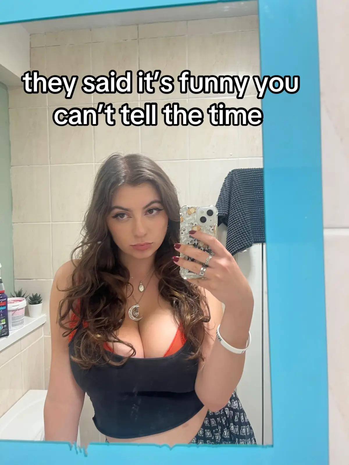 my bad i am always late to trend’s because i’m so busy.  i do have no intestines - and no i don’t have a stoma bag i have a j-pouch (#jpouchawareness)  (it actually doesn’t make a difference to how snatched you are) but also if anyone ever has questions about life w no large intestines let me know !! 