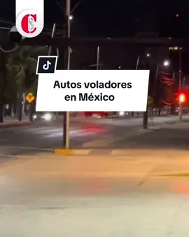 Autos voladores en México  Un tope sin señalización hizo “volar” autos en Cancún. Tras viralizarse el video, autoridades colocaron dos señalamientos para alertar a conductores y motociclistas. Sin embargo, usuarios consideran insuficiente la medida #noticias #mexico #cancun #topes #topesmexico #cancunmexico #viralvideos #noticiastiktok #autosvoladores 