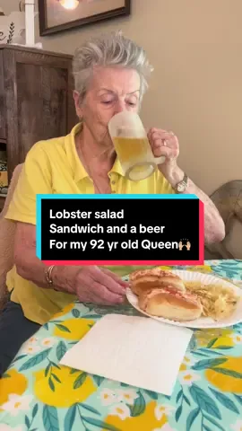 #fypシ #caregivermelissa1932 #nanabanana1932 #caregiver #alzheimers #lobster #beer #perfectday #coldbeer #lunch #alzheimersawareness #dementiaawareness #queen 