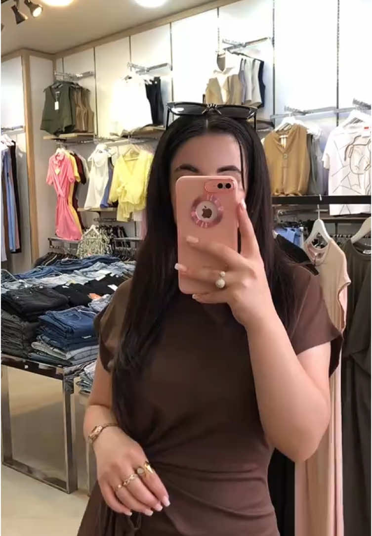 Robe chocolat — nouveauté ! 📦 Livraison partout 🇩🇿.               📹 LIVE très bientôt — suis-moi 💕 #robechocolat #outlet #fashion #algerie #women #dz #Summer #femmes #chic#class  