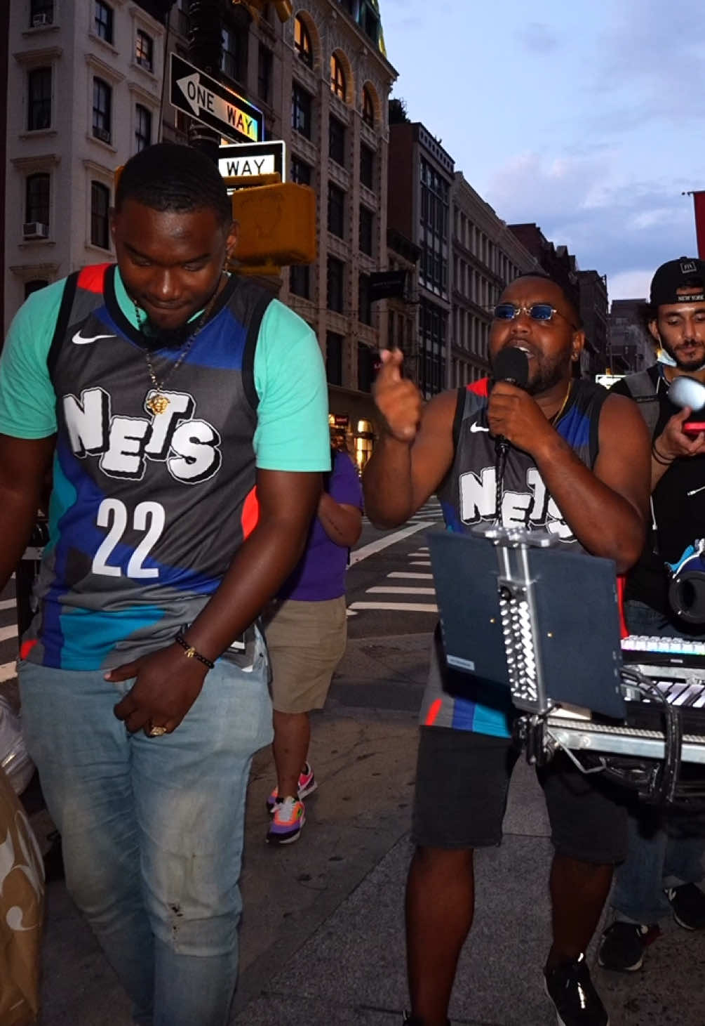 These strangers turned up in matching fits as I wrapping up my stream and threw DOWN 🙌 Insane energy from all three @JoskiTNG01 @JHAY MILE$Z ! jhonyb_yrt (on ig)