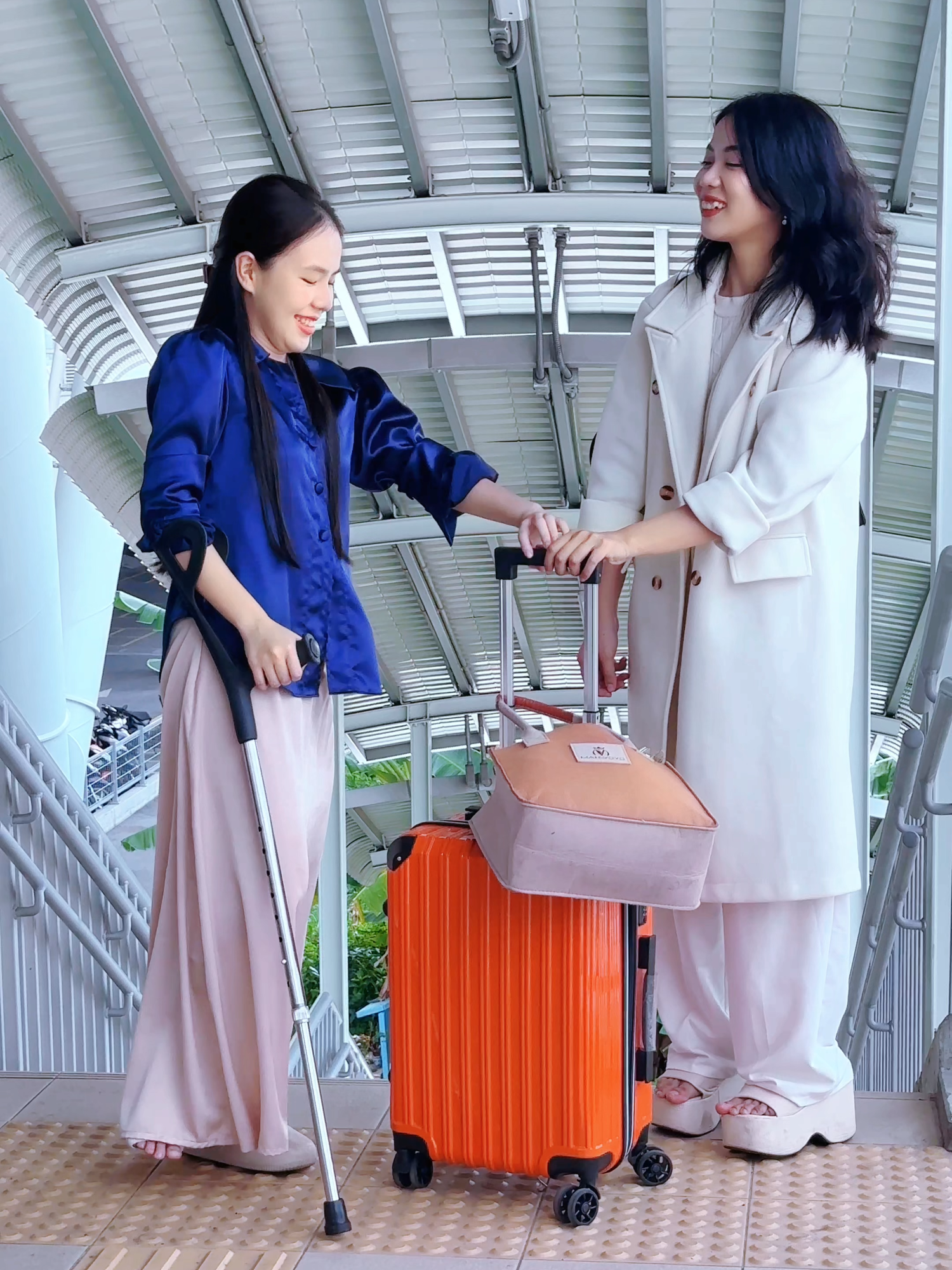 Help Who's In Need When You Could [QUINNEE HOANG] #quinneehoang #kindness #humanity #gooddeed