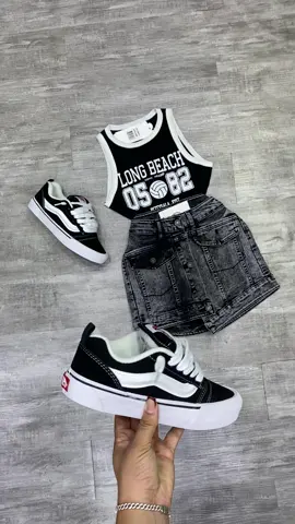 New outfit🖤 Top S/M $475,Falda Pant 5/6 $999, Vans 36-40 1,550