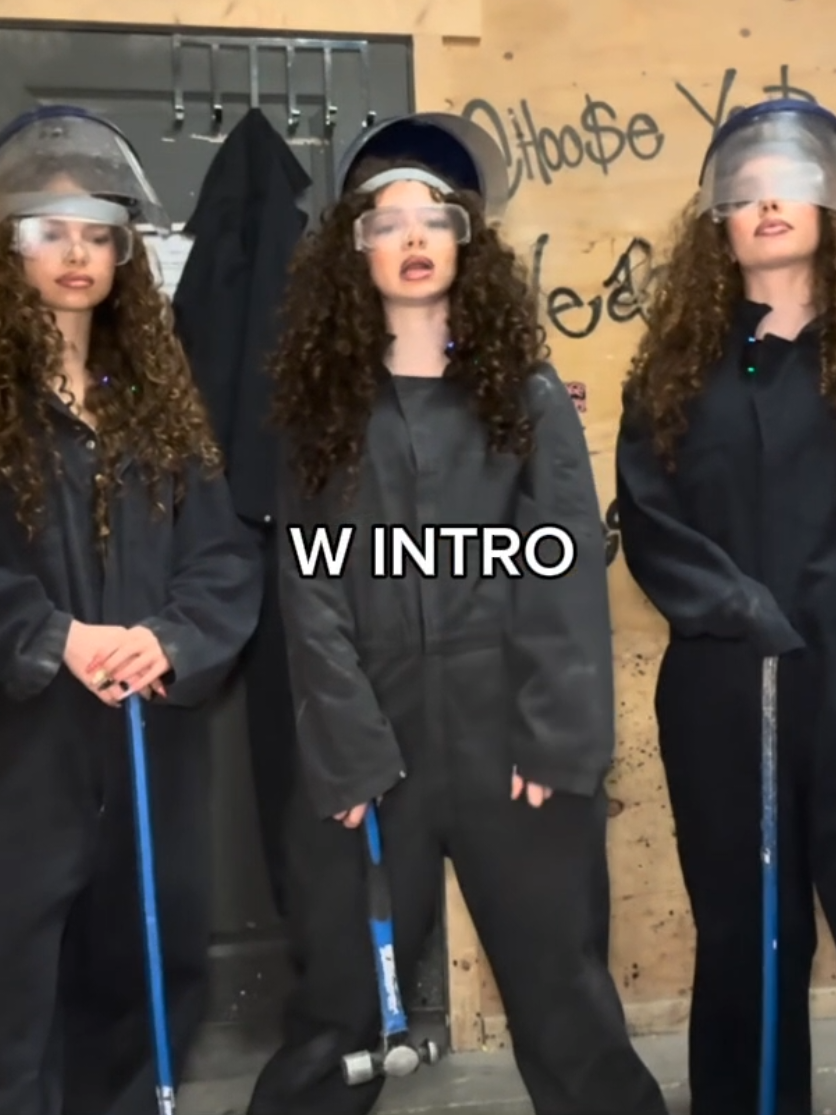 The best intro so far 🔥... #kalogerassisters #fyp #sundaykalogeras #demitrakalogeras #elianakalogeras #noahrisling @sundaykalogeras @demitrakalogeras @Eliana Kalogeras @Noah Risling @patrishakalogeras 