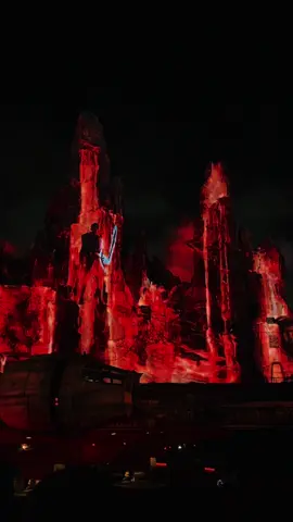Probably the coolest special effect show at Disney  🤯 #disney #disneyland #starwar #starwarsland  