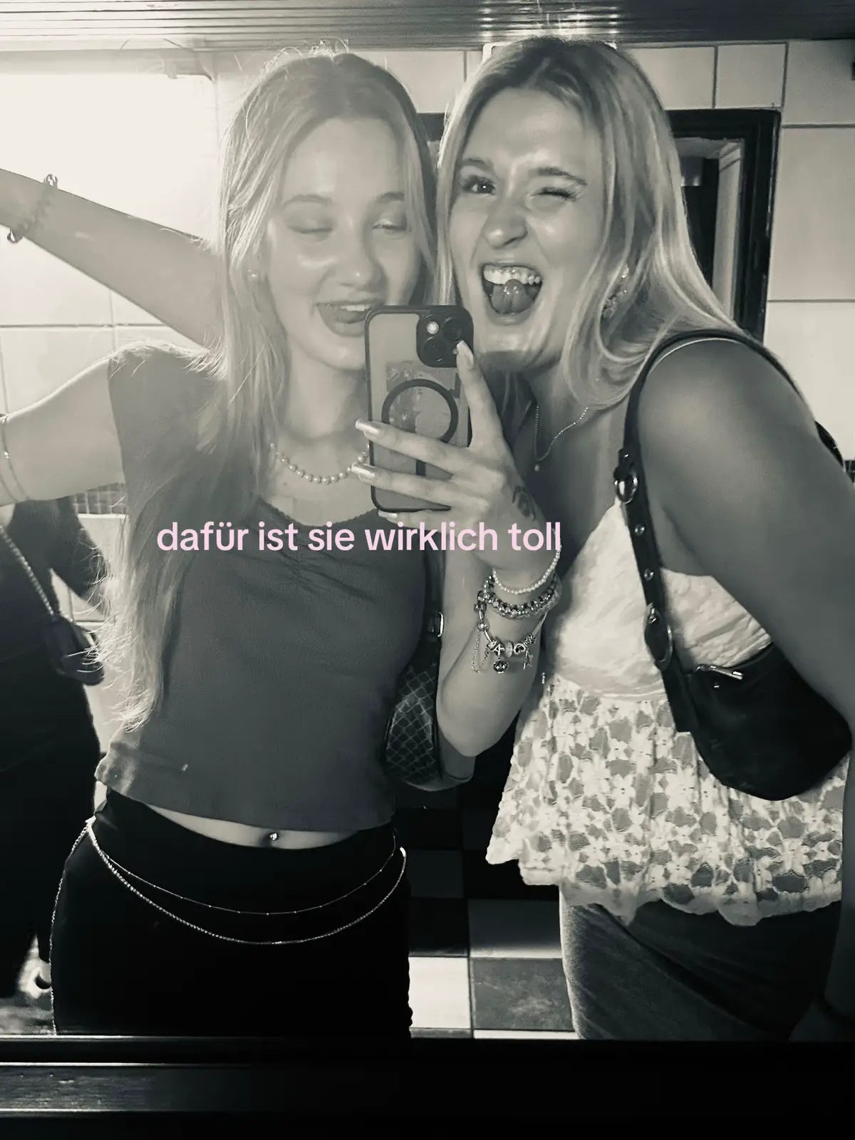 @sophiabrst 💞