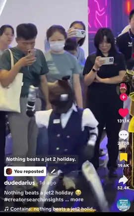 my fyp is going crazy today #jet2holidays #fyp #trending #viral #robot #waterpark 