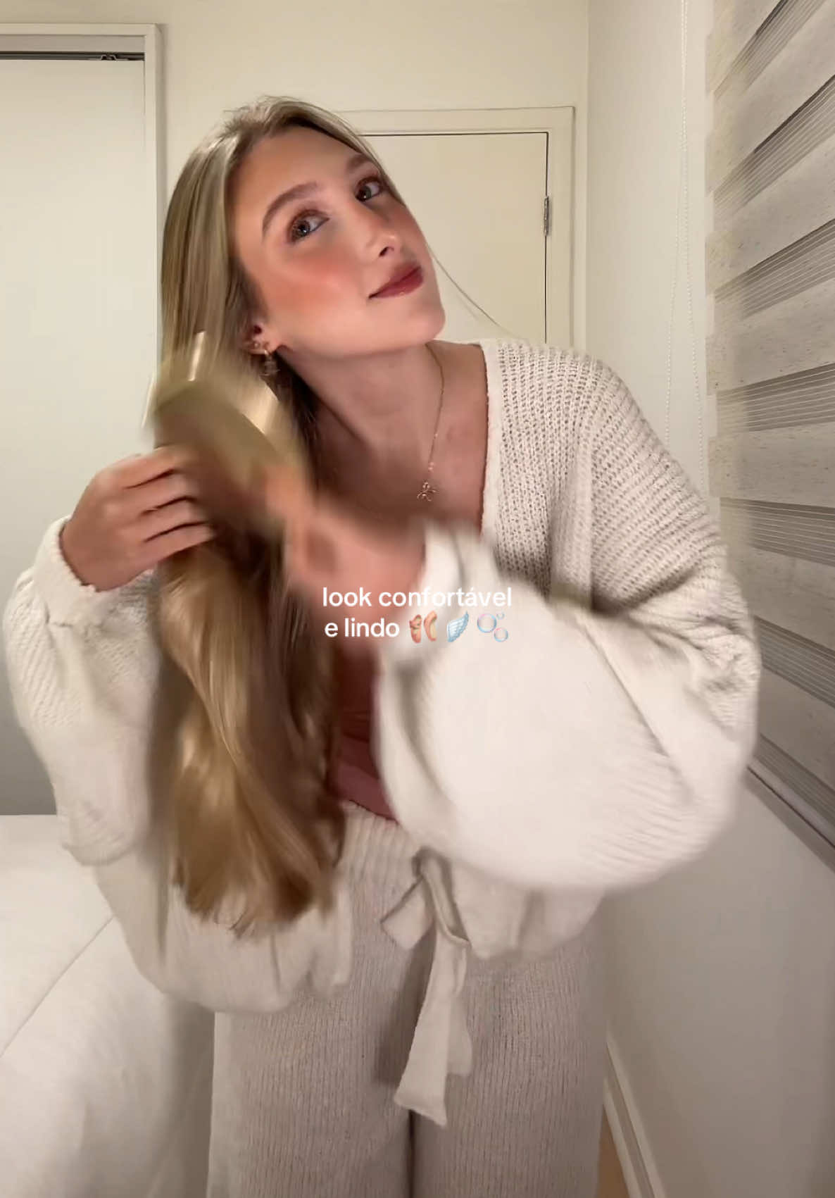 te amo conjunto de tricot 🩰🤝🏻🎀 quentinha, estilosa e confortável  #look #looks #conjuntotricot #tricot #cardiganoutfit #cardigan #lookfrio #lookinspo #inspolooks #outfit #outfitideas #outfitideas #ideiasdelook #pinterest 