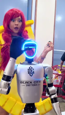 Meet my robot bestie 😌 #puertorico #teslarobot #tesla #kikuet #pr #badbunny #plazalasamericas 