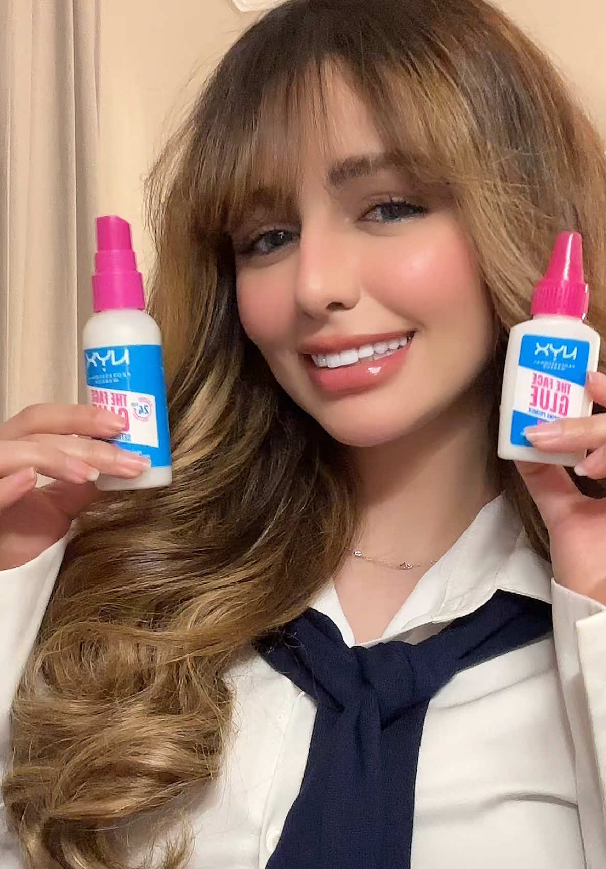 المنتج الجديد الحلو من NYX 😍 جربت The Face Glue وفعلياً ثبّت المكياج كأنو صمغ! برايمر يعطيك قاعده ثابته ومثالية لميك اب يجلس طول اليوم 🔥  جربتوه؟؟؟ #nyxcosmetics #faceglue #nyxfaceglue #مكياج #برايمر 