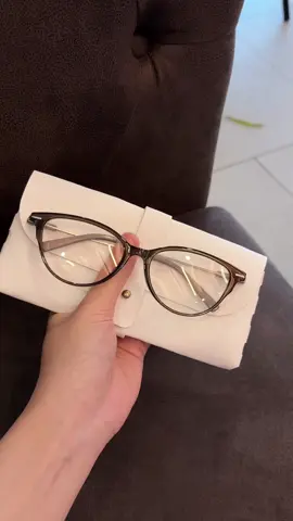 Nghe nói kính mắt mèo đang trend #kinhmat #kinhmatmeo #trendy 