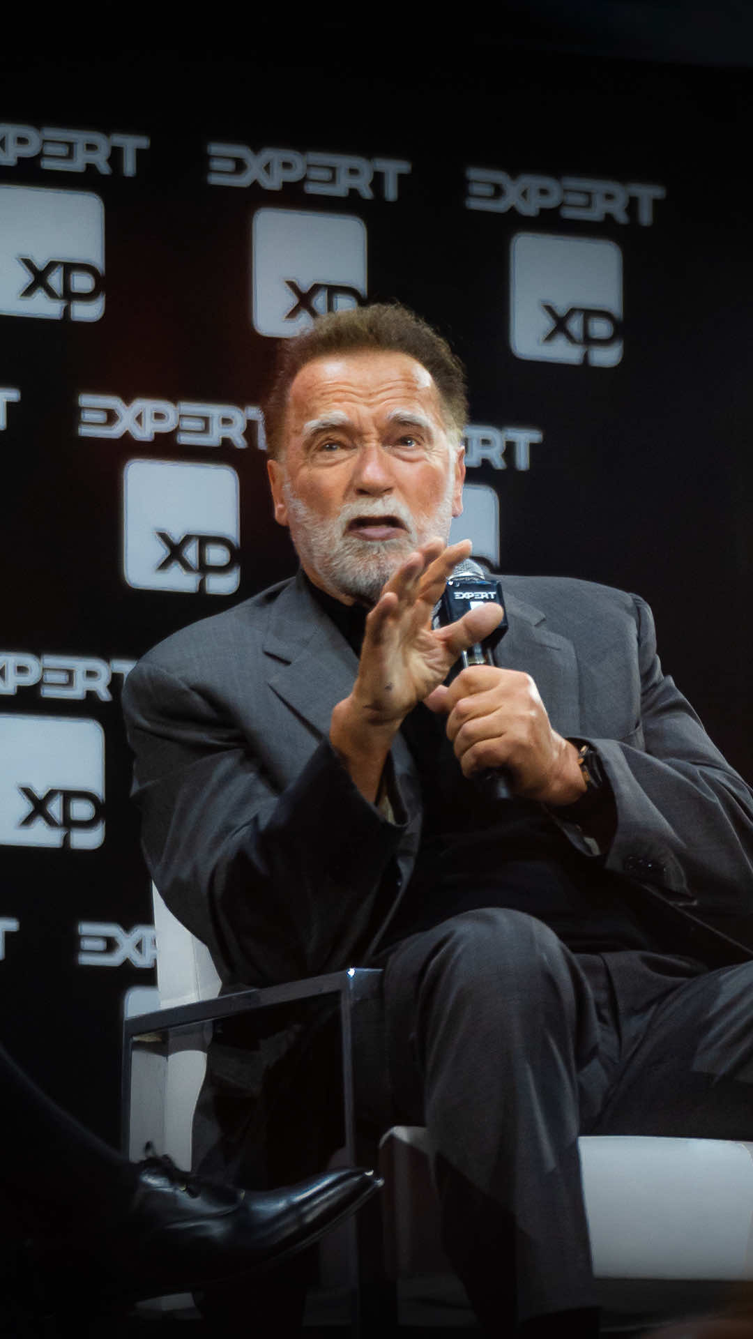Em comemoração aos 15 anos do evento que coloca você no futuro, a Expert XP 2025 contou com uma presença histórica. Confira os bastidores da entrada de Arnold Schwarzenegger. #ExpertXP15Anos