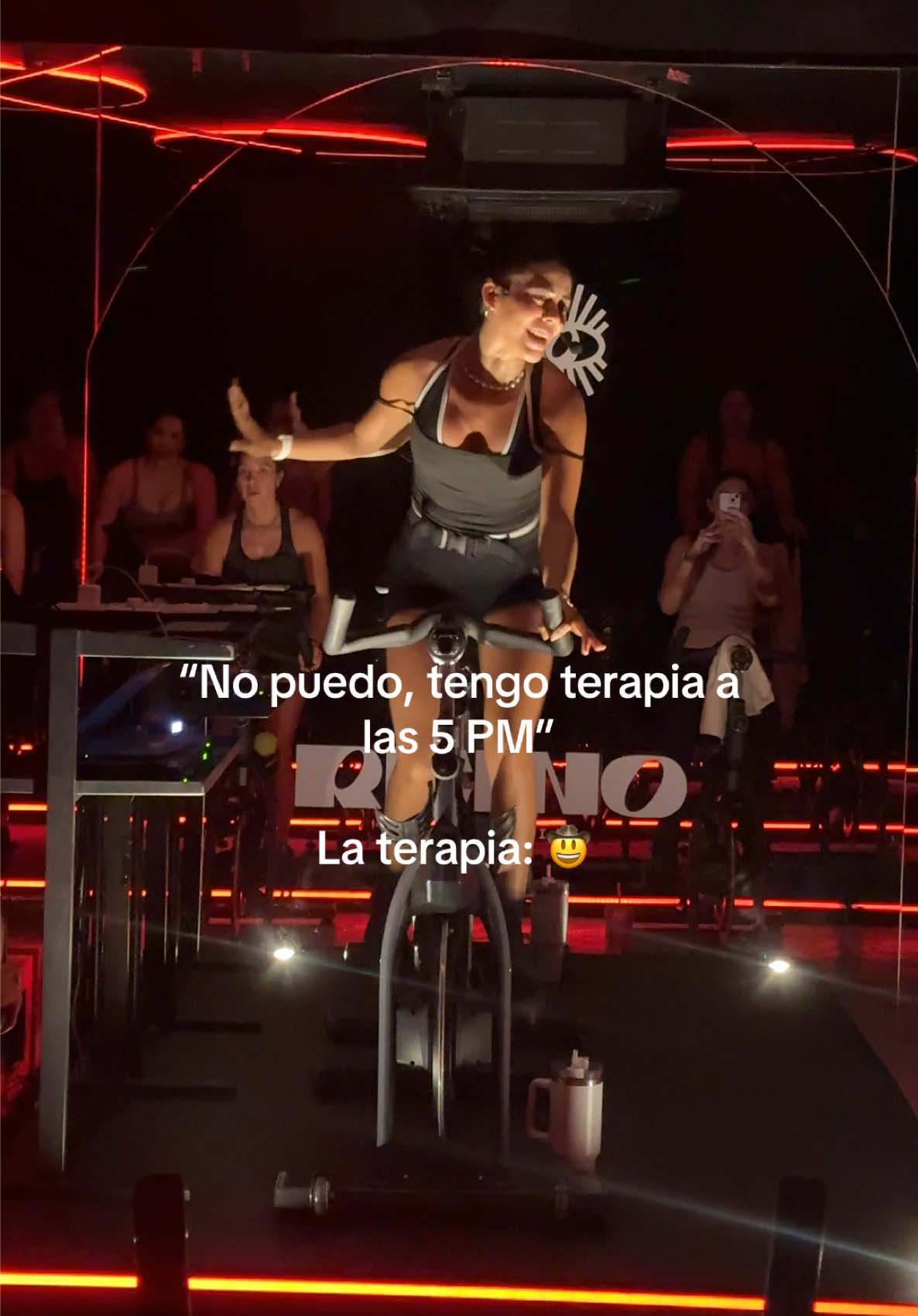 GRÍTALO HERMANAAAA A VER SI ASÍ TE HAGO CASO!!!! 😵‍💫🗣️  •COACH @Decote  #indoorcycling #biciantro #karaoke #girls #fyppppppppppppppppppppppp #contenido 