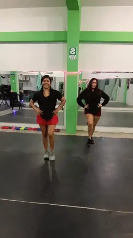 #perú🇵🇪  #carnavaltiktok  #metienesloca  #bailoterapia  #tiktok  #amigas 