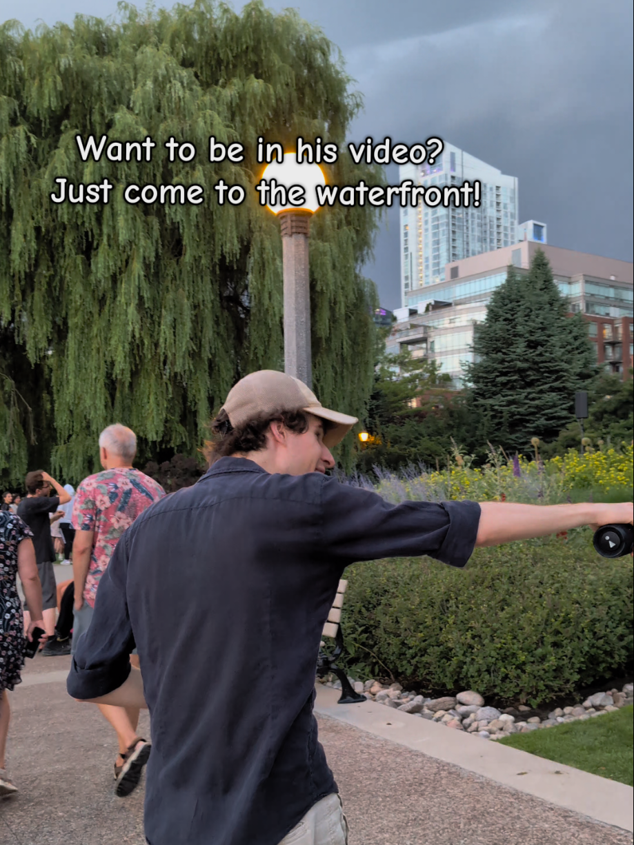 He’s trying to get people to dance for his video 🎥🇨🇦#letsgo #streetdance #goodvibes #toronto #CANADA 