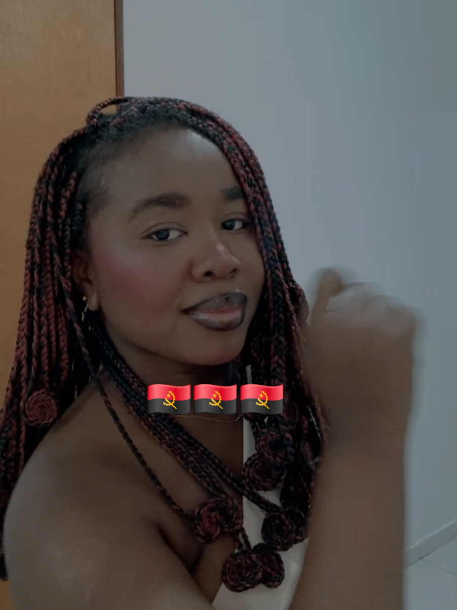 Sou tímida, sou quis mesmo descomprimir, tenho saudades do mo país yh 🥹🤭 Não me julguem 😭🤣