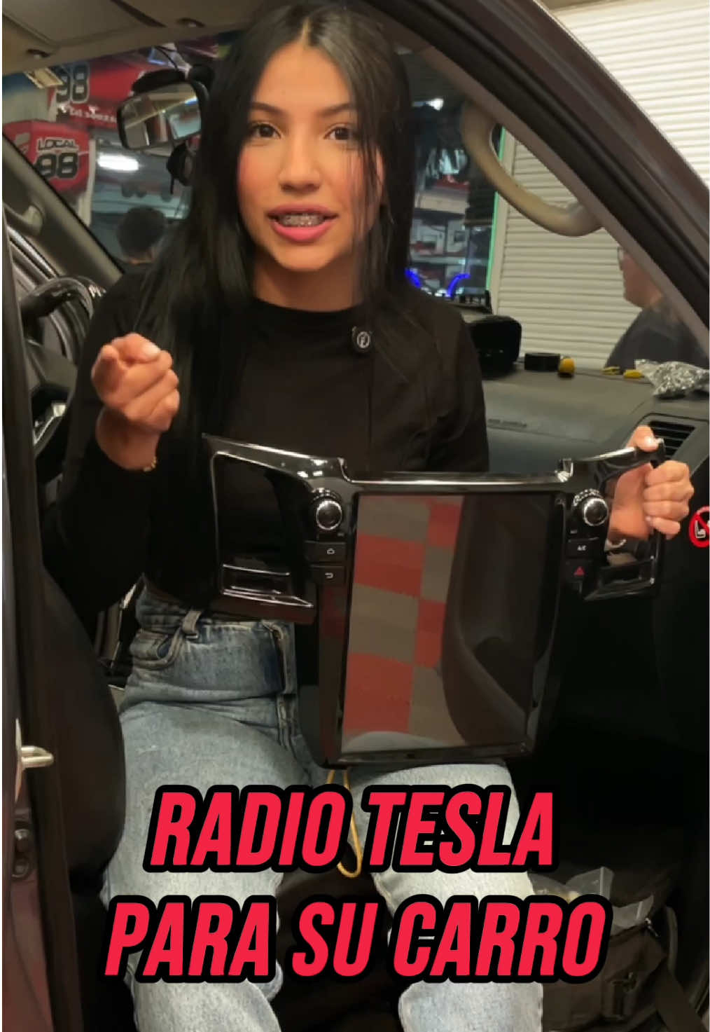 ¿Te has preguntado cómo es el proceso para instalar una radio tipo Tesla? 👀🚘 En JNB te mostramos cada paso: desde el desmontaje hasta que ves tu pantalla gigante funcionando como si viniera de fábrica. ⚙️ Instalación precisa, sin inventos. #RadioTesla #InstalaciónProfesional #JNB #ToyotaUpgrade