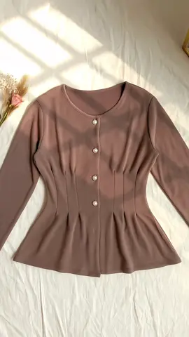 Davina Blouse Knit Atasan Wanita Body Slim Fit Lengan Panjang Kancing #blouse #blousemurah #blousewanita #atasanwanita #lenganpanjang #wibgajian #cuantanpabatas #belilokal #racuntiktok #fashion #outfit #OOTD #murahbanget 