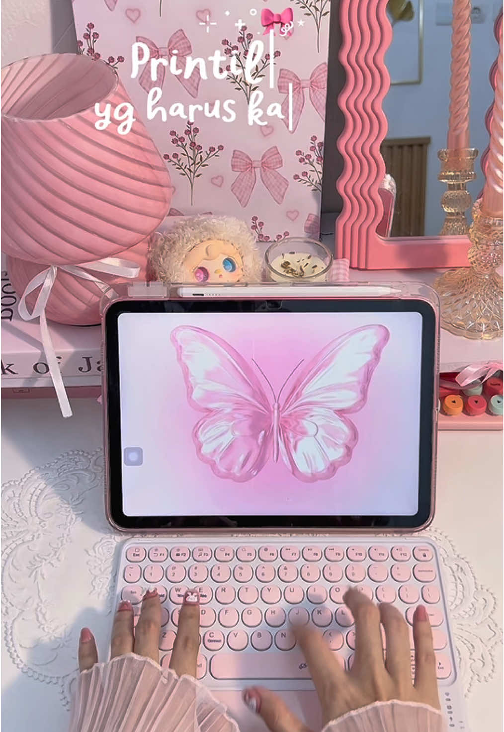 Punya ipad jadi produktif. Ini printilan ipad ku selalu aku pake 💖🫶🏼 #ipad #ipadgen11 #ipadtips #printilanipad #ipad2025 #unboxingvideo #aesthetic #coquetteaesthetic #caseipad #keyboard #styluspen 