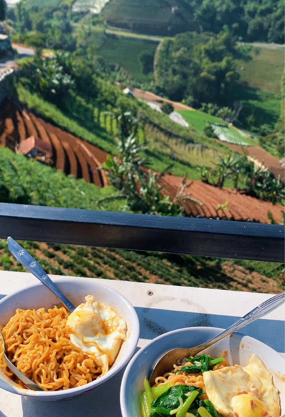 mam mie nya with view😍#panyaweuyanmajalengka #healingmajalengka #majalengkaview 
