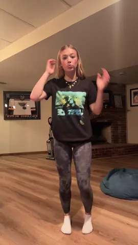 Baby girl shake that #dance #fyp #viral 