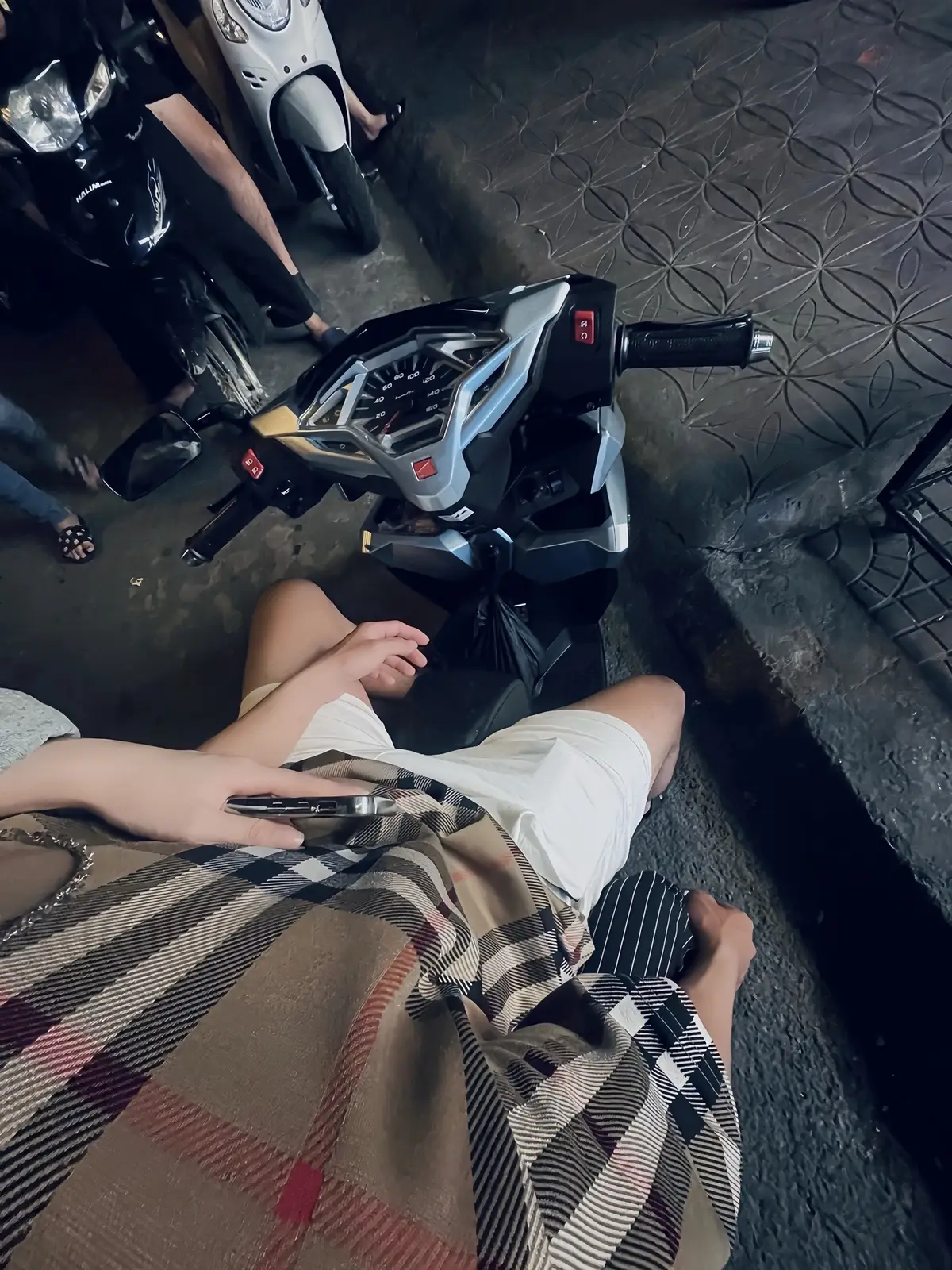 Nắng đã đi cùng nhau, mưa cũng đã ướt cùng nhau, vui hay buồn đều có nhau. Chỉ mong sau khi trời quang mây tạnh chúng ta vẫn còn bên nhau.🤍@Hoàng Phát #xuhuongtiktok #tinhyeu #xunghuong #loveyou 