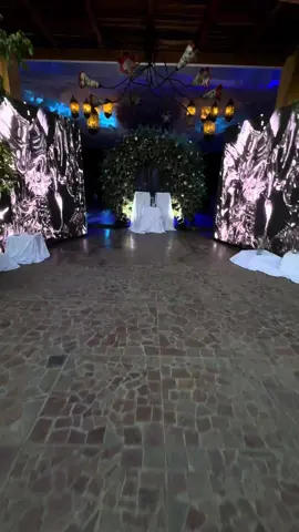 Nuestros eventos son INUSUALES MÁRCANOS. 🎧#djs #dj #produccion #pantallas #pantallasled #music #bodas 