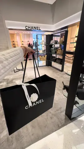 A boyfriend that buys you #chanel 