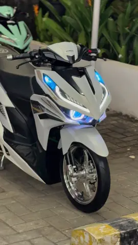 putih kalo malem ganteng nya nambah🤩 #variomodifikasi #vario125new 