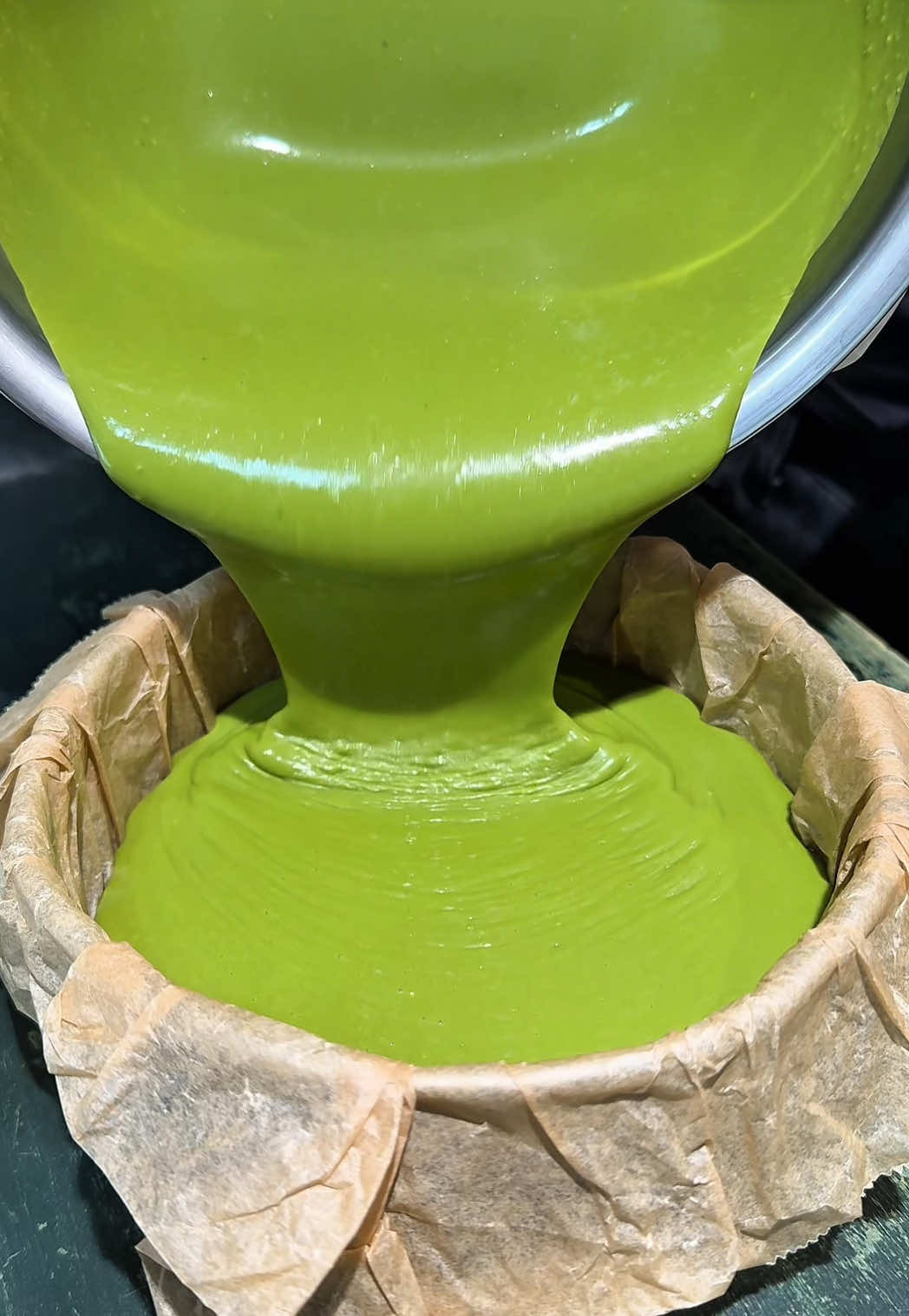 口に入れたらトロける抹茶バスクチーズケーキ🍵   常に行列を作る人気の抹茶カフェ専門店🍵 鹿児島県産の抹茶をふんだんに使用した 「抹茶バスクチーズケーキ」は、鹿児島県内のお茶農園から 直接仕入れた新鮮な茶葉や抹茶を使用してて、こだわりがすごい…。 チーズケーキは口に入れた瞬間とろけて なめらかな口当たり…幸せ…🥺 九州・福岡旅行の時は絶対に行って欲しいから、保存しといて🏷️  －－－－－－－－－－－－－－－ 動画の商品はこちら↓ 🍵 抹茶バスクチーズケーキ 650円 －－－－－－－－－－－－－－－ 🗾【店名】TEA WAVE 福岡店 （ティー ウェーブ） 📍【住所】福岡県福岡市中央区大名1-3-52 💤【定休】火曜日 ⏰【営業時間】12:00〜22:00 💰【料金】1,000円〜 －－－－－－－－－－－－－－－ \“Melt-in-Your-Mouth Matcha Basque Cheesecake!? 🍵”/ This insanely popular matcha café in Fukuoka always has a line — and now I understand why… Their Matcha Basque Cheesecake is made with freshly sourced tea leaves from Kagoshima, directly from local farms 🍃 As soon as it hits your tongue, it melts like magic — ultra-smooth, rich, and absolutely heavenly 🤤 Matcha lovers, this one’s for you. Save this spot for your Fukuoka trip! 🏷️ －－－－－－－－－－－－－－－ 🍵 Matcha Basque Cheesecake – ¥650 🗾【Shop】TEA WAVE Fukuoka 📍【Address】1-3-52 Daimyo, Chuo-ku, Fukuoka 💤【Closed】Tuesdays ⏰【Hours】12:00 – 22:00 💰【Price】From ¥1,000 #福岡スイーツ #福岡グルメ #福岡カフェ #福岡 #天神スイーツ #天神グルメ #天神カフェ      