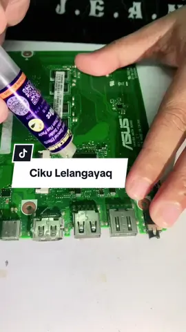 Proses Pergantian IC Microcontroller✅ #fyp #teknisi #kupang #service #kursusteknisilaptop #solusilaptoprusak #logosiinstitute @semua orang @sorotan 