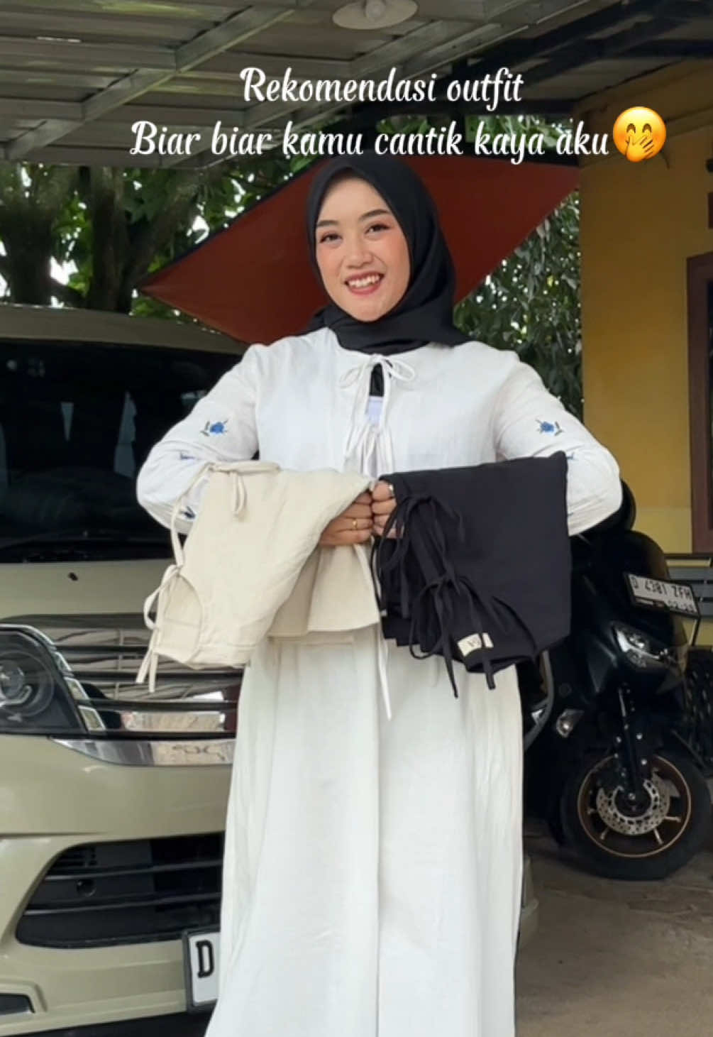 Nih aku Spillin 3 Variasi warna outfit yang buat kamu makin cantik kalo keluar rumah😍 #blouse #blousewanita #atasanwanita #atasan #oneset #onesetlinen #bajubangkok #sakurablouse #zeaarabic 