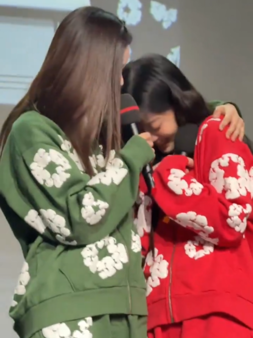 yunju meal 🧎🏻‍♀️ #illit #yunah #minju #yunju #fyp  (ctto) 
