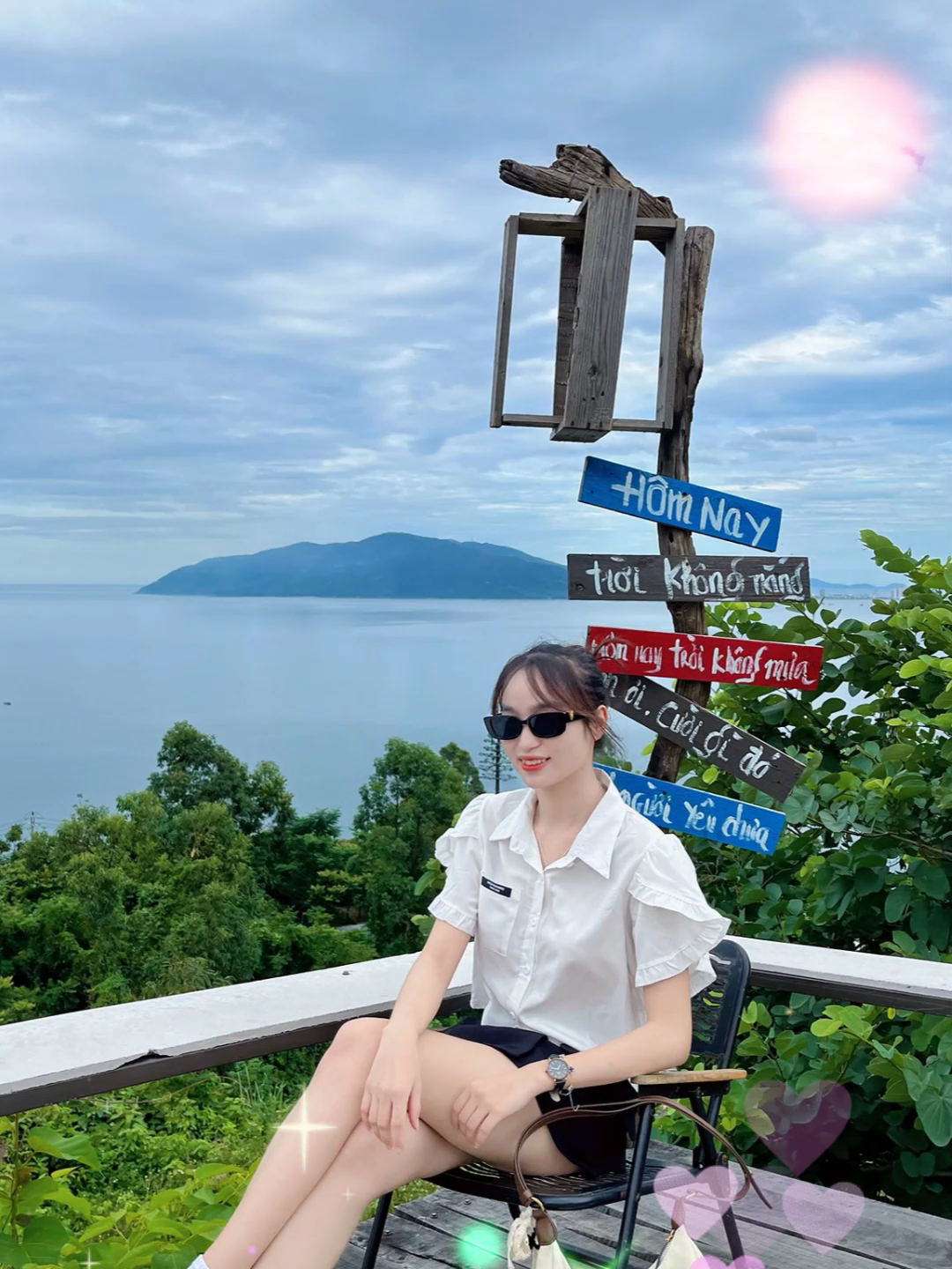 Thời tiết không cản nổi được tinh thần sống ảo tại view triệu đô của đồi cừu Đà Nẵng, cứ ngỡ lên hình không xinh ai ngờ cái kết xinh hông tưởng. Chần chừ chi nữa lên lịch và tụi mình lét gô nào #doicuudanang #xuhuong #viral #trending #doicuuhaivan