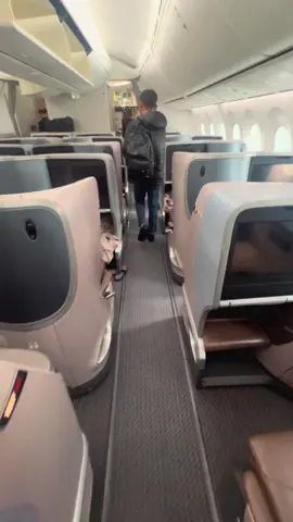 when you get out from Singapore Airlanes on seat business class 📷🛩️ #cabin #singaporeairlinesbusinessclass 
