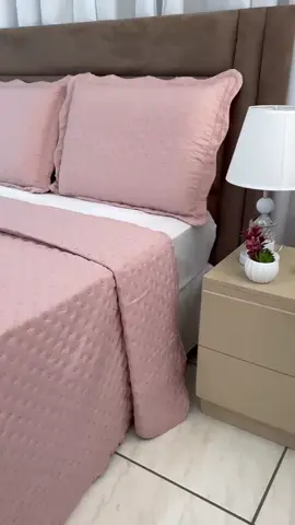 Kit Colcha Cobre Leito Luxo Casal Padrão 3 Peças Matelado 🛍️corra e garanta já o seu 🏃🛍️🛒💯 Com sua produção em Microfibra de alta qualidade, ele garante uma noite de sono excepcional e se torna um elemento chave para deixar o quarto mais aconchegante ...😉 #shop #promocao #boa #vendasonline #venezuela #promocaorelampago #top 
