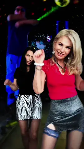 #happysong #@czarna355 @AVANTI 🕺 bailar es salud 🙏🌎 #wakacje2025🍍🌺🌅🏖️ 