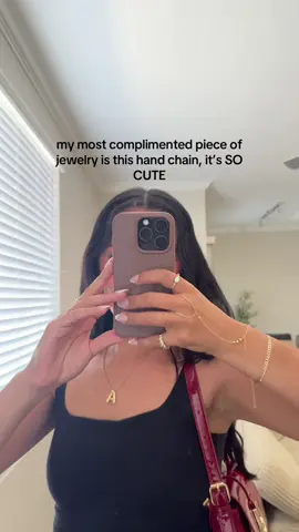 it just makes the hands look sooo pretty #handchain #pavoi #pavoijewelry #nontarnishjewelry #handaccessories #tiktokshopcreatorpicks #ttslevelup #dealsforyoudays 
