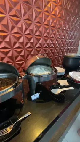 Breakfast nyaa di hotel neo Surabaya 🥰🙌🏻  menunya lengkap dari western sampe masakan tradisional 🥰💕 #hotelneosurabaya #hotelneogubengsurabaya #hotelmurahsurabaya #hotelmurahsurabayapusat 