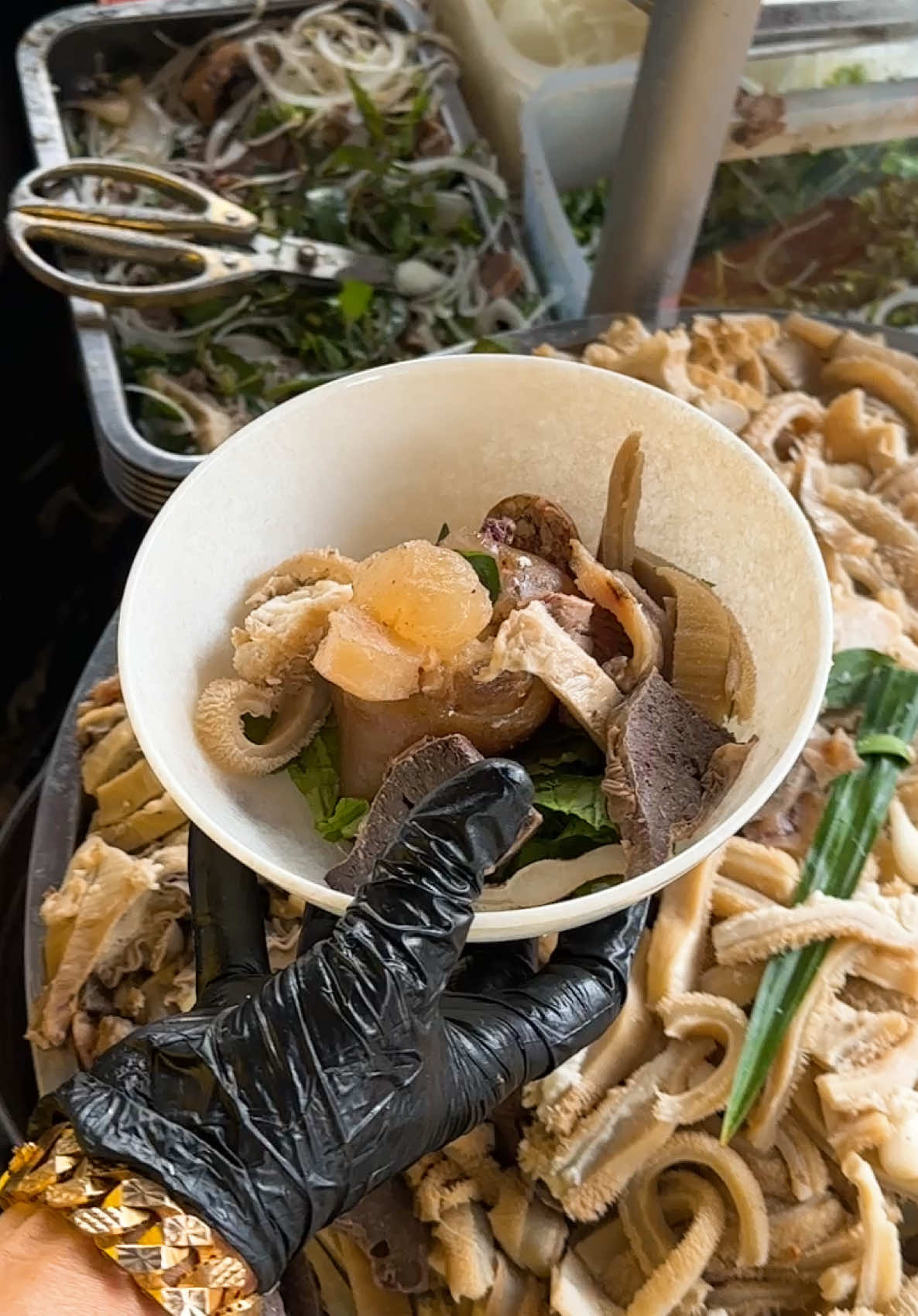 🍲 Cháo giò bò mix nạm lòng thập cẩm – món chân ái đang được gọi tên liên tục tại Cháo Bò 99! 🥩 Giò hầm mềm tan, nạm ngọt thơm, lòng giòn sạch – ăn là thấy chất liền ✨ Cháo sánh mịn, vừa miệng, nóng hổi đậm đà – ấm bụng mà vẫn đủ “chất chơi” Không cầu kỳ nhưng đủ làm bạn nhớ hoài chỉ sau một lần thử. 📣 Rủ ngay team “ăn là phải chất, ăn gì cũng thử” ghé Cháo Bò 99 thử tô cháo hot nhất dạo này liền đi nè! #Chaobo99 #LearnOnTikTok #xuhuongtiktok #ancungtiktok #riviewanngon #streetfood #viral 