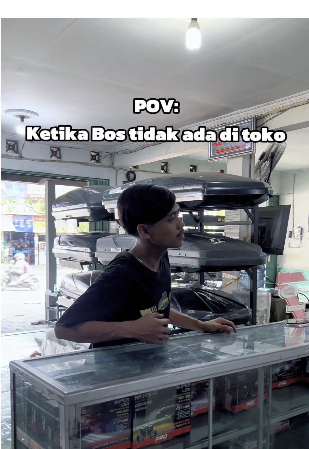 Mumpung gak ada si Boss 🤪 @Kikim Variasi Pusat  @KIKIM VARIASI VETERAN  @KIKIM VARIASI WONOSOBO  @saskyamaharrani  #kontenlucu #layangan #pov #kikimvariasi #kikimvariasipusat 