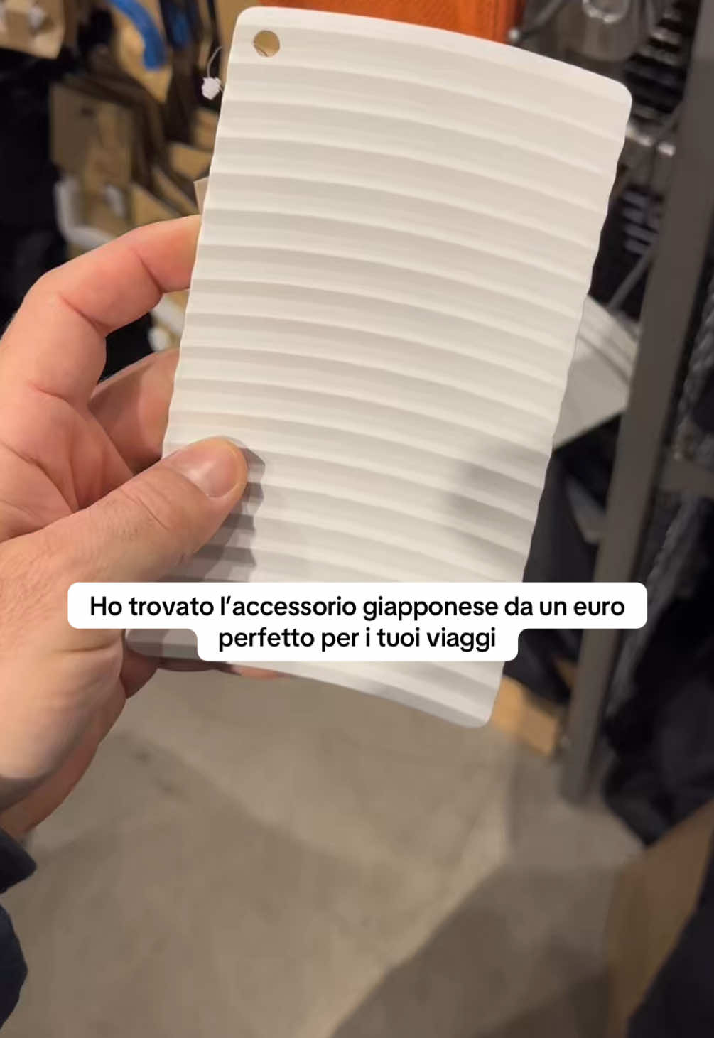 MUJI FINDS: questa la ficchi nello zaino e quella volta che devi lavare usi acqua e sapone con l’acqua calda del lavandino. Secondo me è geniale #travel #storytime #giappone 