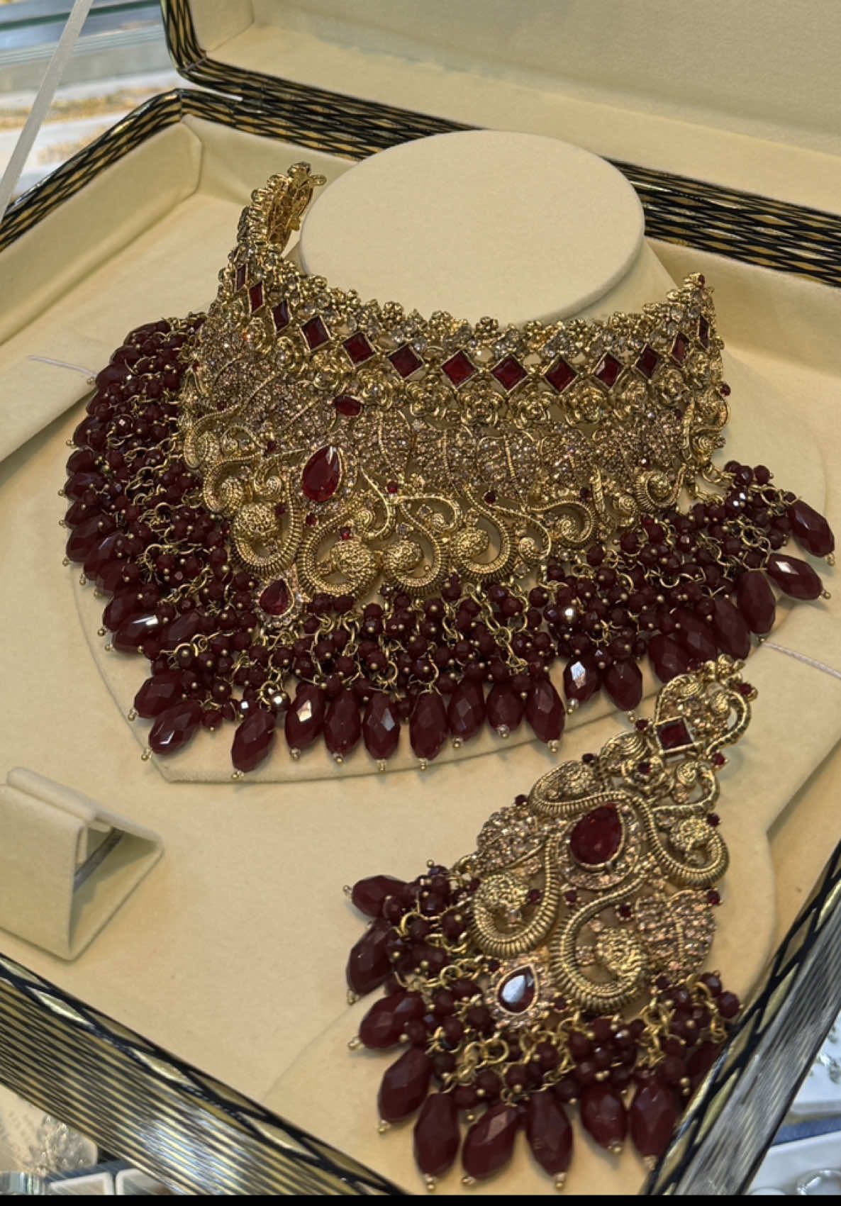 Restock unique bridal full set 😍#foryou #foryoupage #for #jewelry #jewelrydesign #jewellerybusiness #jewelrymaking #jewelrytiktok #trending #trendingvideo #trendingsong #viral #viralvideo #viraltiktok #fyp #fypage #fyppppppppppppppppppppppp #goviral #creatorsearchinsights 