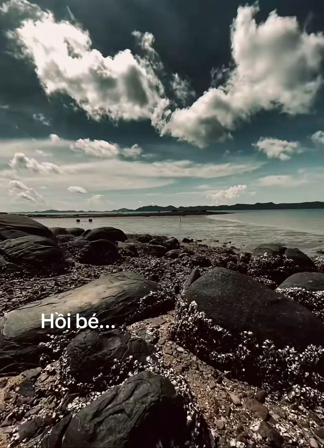 Hồi bé thích ra khỏi nhà, vì ở nhà chán lắm. Lớn lên lại thích quay về nhà, vì ngoài Đ.ời ngán lắm.!! #teamphdtroll #phuonghuuduong #phuonghuucon #xuhuong 
