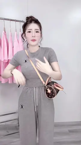 Sét bộ croptop chất thun gân #setxinh #setbocroptop #setdonu #thoitrangnu #xuhuong 